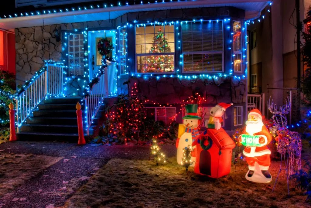a house with christmas lights